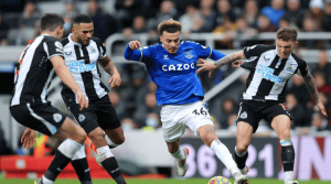 Everton hoppas på poäng mot starkt Newcastle på Goodison Park